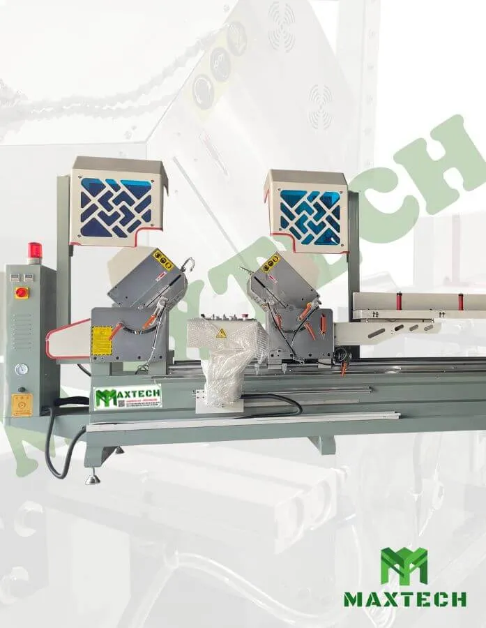 Máy cắt nhôm hai đầu hiện đại với màn hình điều khiển