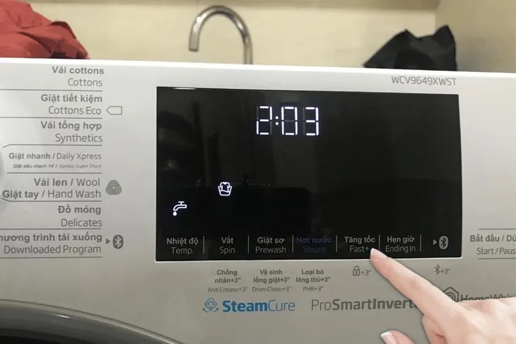Các nút lựa chọn chức năng phụ trợ như tăng tốc, hẹn giờ trên bảng điều khiển máy giặt Beko 8kg