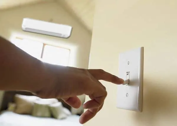 Việc bật/tắt máy lạnh thường xuyên lại là nguyên nhân chủ yếu gây tiêu tốn điện năng
