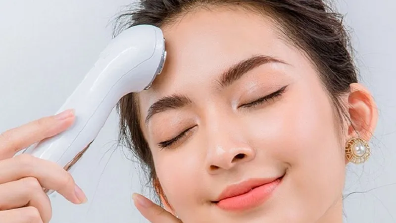 Áp dụng cách sử dụng máy massage ion đúng giúp dưỡng chất thẩm thấu sâu hơn vào da