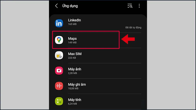 Chọn ứng dụng Maps trong danh sách ứng dụng, minh họa cách truy cập các cài đặt ứng dụng riêng lẻ.