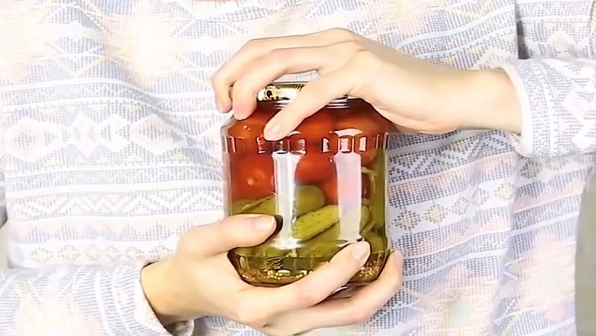 Cách Mở Náp Máy Quạt Phần Máy Bị Kẹt Cứng Hiệu Quả