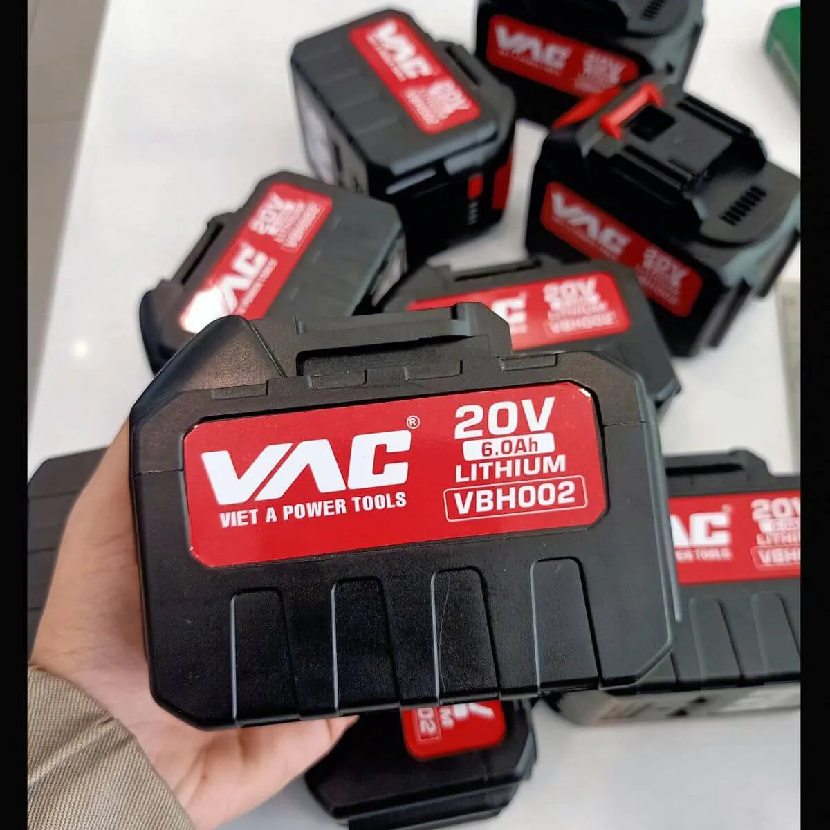 CÁCH SẠC VÀ XẢ PIN MÁY KHOAN CẦM TAY ĐÚNG CÁCH