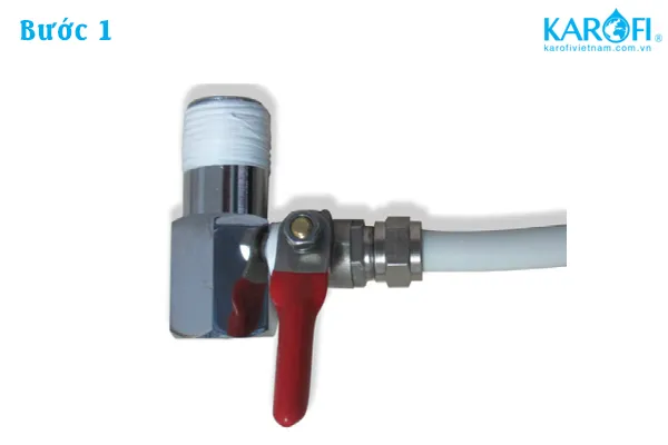 Chia nước đầu vào để lắp đặt máy lọc nước Karofi 8 lõi