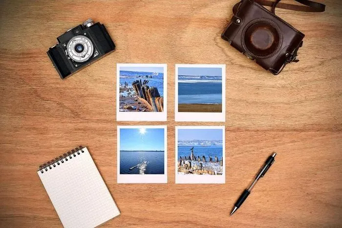 Máy ảnh Instax Mini 9 màu xanh cobalt với thiết kế thời trang và trẻ trung