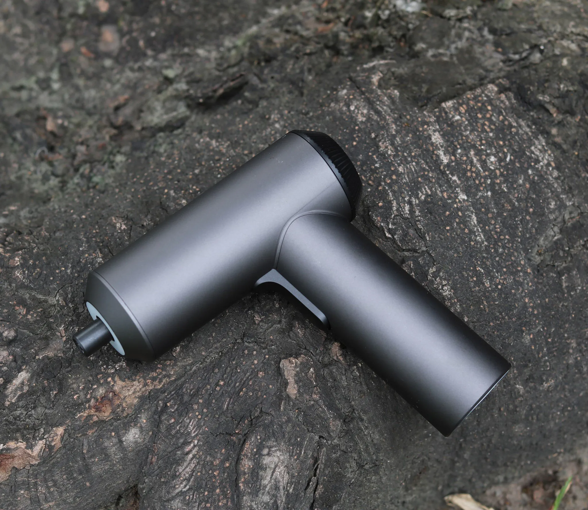 Máy bắn vít Xiaomi Mijia trong không gian làm việc