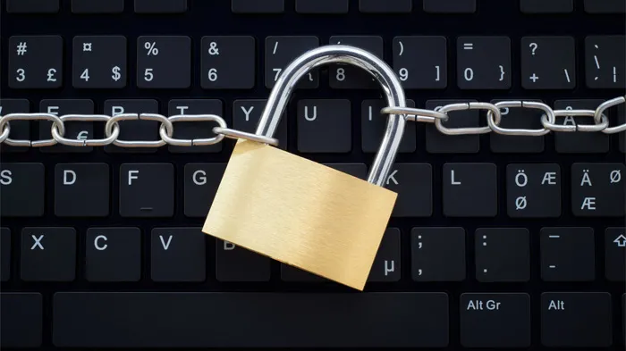 Người dùng đang cố gắng tìm cách mở bàn phím máy tính khi bị khóa