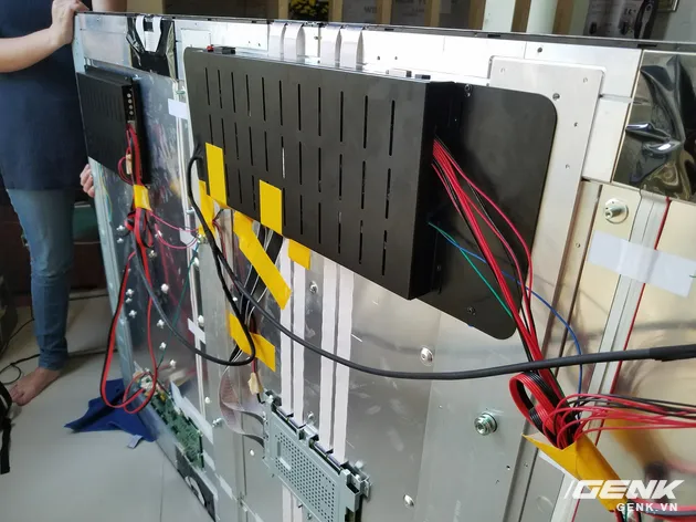 Quy trình lắp ráp TV 4K tại nhà