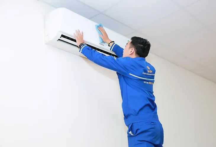 Vệ Sinh Máy Lạnh Toàn Diện Sau Khi Thực Hiện Cách Tháo Lắp Máy Lạnh