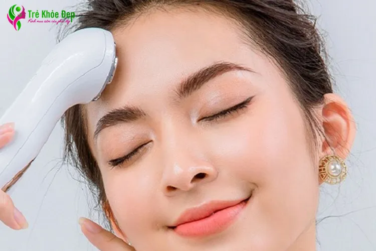 Hướng dẫn chi tiết cách sử dụng máy massage mặt nóng lạnh ở chế độ nóng
