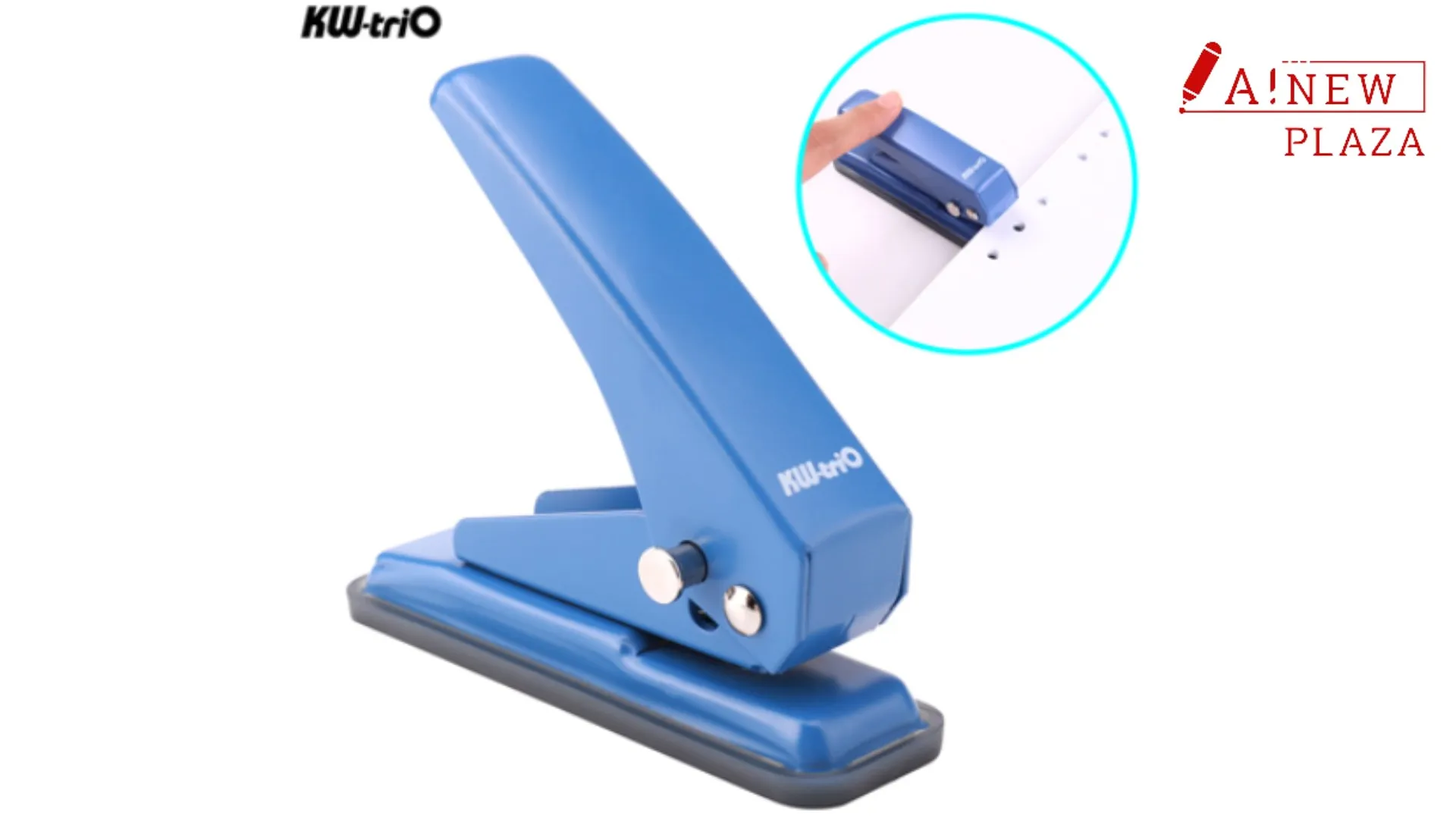 Hình ảnh cận cảnh một chiếc máy bấm lỗ cầm tay đang được sử dụng để bấm lỗ giấy