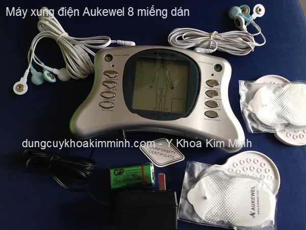 Máy massage xung điện Aukewel với miếng dán thể hiện cách sử dụng máy Aukewel để giảm đau hiệu quả