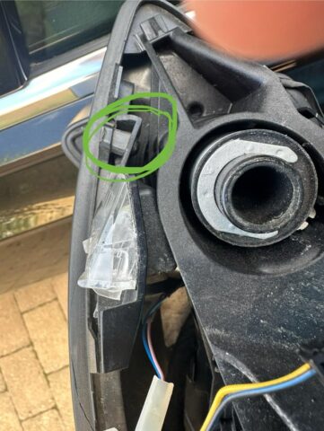 Hướng Dẫn Cách Tháo Gương Xe Máy Điện Chi Tiết Nhất