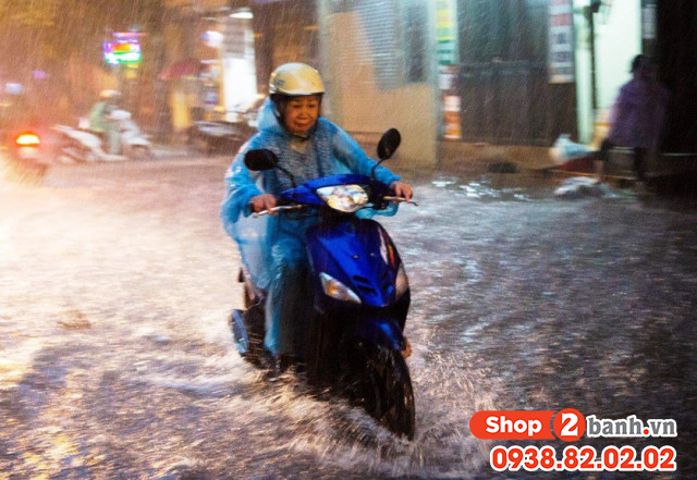 Xe máy bị ngập nước cần được xử lý kịp thời để tránh hư hỏng nghiêm trọng