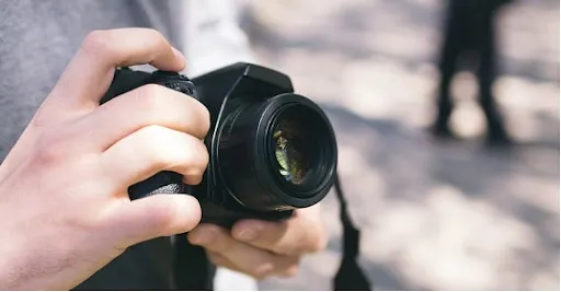 Phân tích nguyên nhân phổ biến gây kẹt ống kính máy ảnh Canon từ va đập đến bụi bẩn