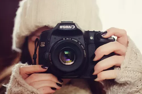 Ống kính máy ảnh Canon bị kẹt không thu vào được