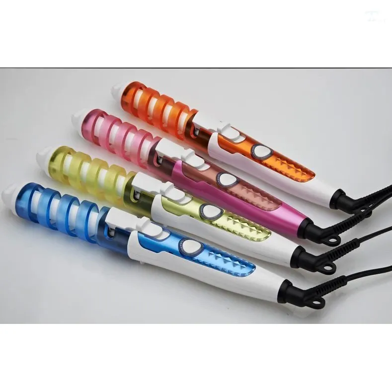 Hình ảnh minh họa máy uốn tóc Nova 8558 đang hoạt động, giúp người dùng dễ dàng tạo kiểu tóc xoăn bồng bềnh tại nhà với công nghệ chống dính tiên tiến.