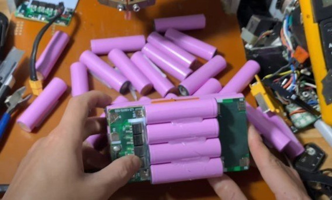 Sạc Dự Phòng Tự Lắp Cell Pin: Những Rủi Ro Tiềm Ẩn Cần Biết Sạc Dự Phòng Tự Lắp Cell Pin: Những Rủi Ro Tiềm Ẩn Cần Biết