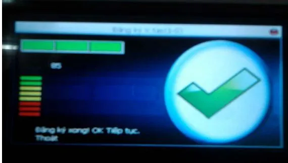 Thông báo xác nhận vân tay thành công trên màn hình máy chấm công Ronald Jack X628C.