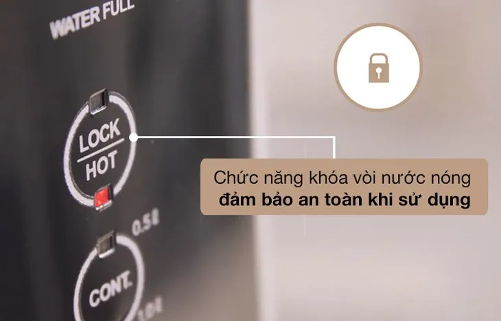Một máy lọc nước với chức năng khóa vòi nước nóng được kích hoạt để tiết kiệm điện
