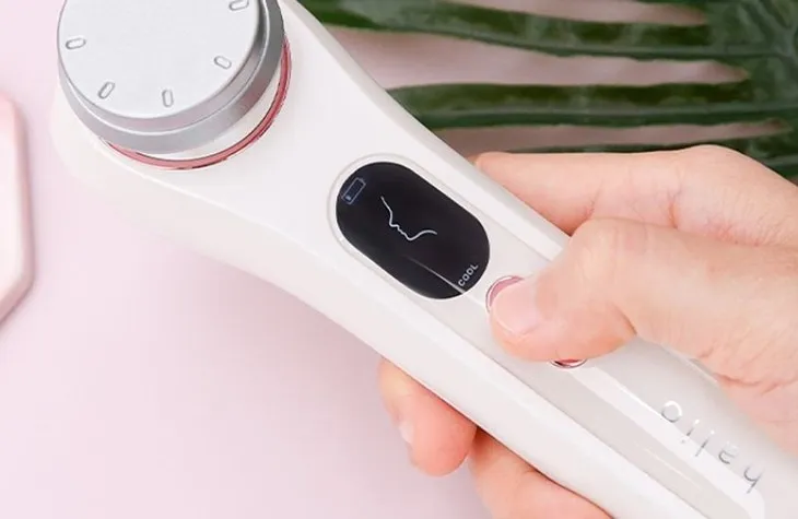 Tắt máy massage mặt sau khi hoàn tất quá trình chăm sóc da