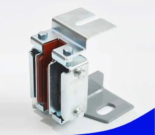 Bộ phận shoes tiếp xúc của thang máy gia đình đảm bảo dẫn hướng