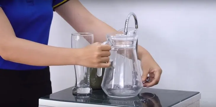 Quy trình xả nước đầu tiên khi mới mua máy lọc nước, bước quan trọng trong cách sử dụng máy lọc nước ban đầu