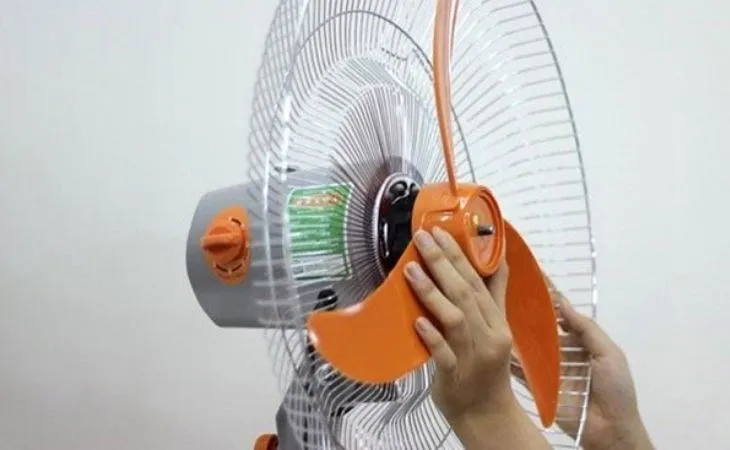 Phòng ngừa cánh quạt rơi bằng cách lắp quạt tự ngắt khi đổ
