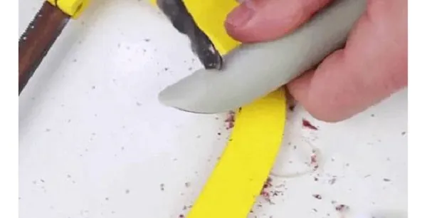 Gọt dũa lại đầu ống vừa cắt