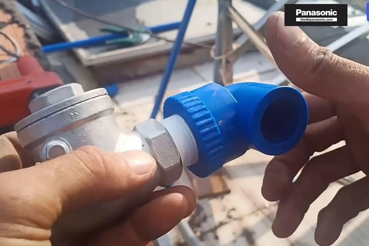 Kiểm tra và sửa chữa máy bơm nước không lên do hết nước mồi