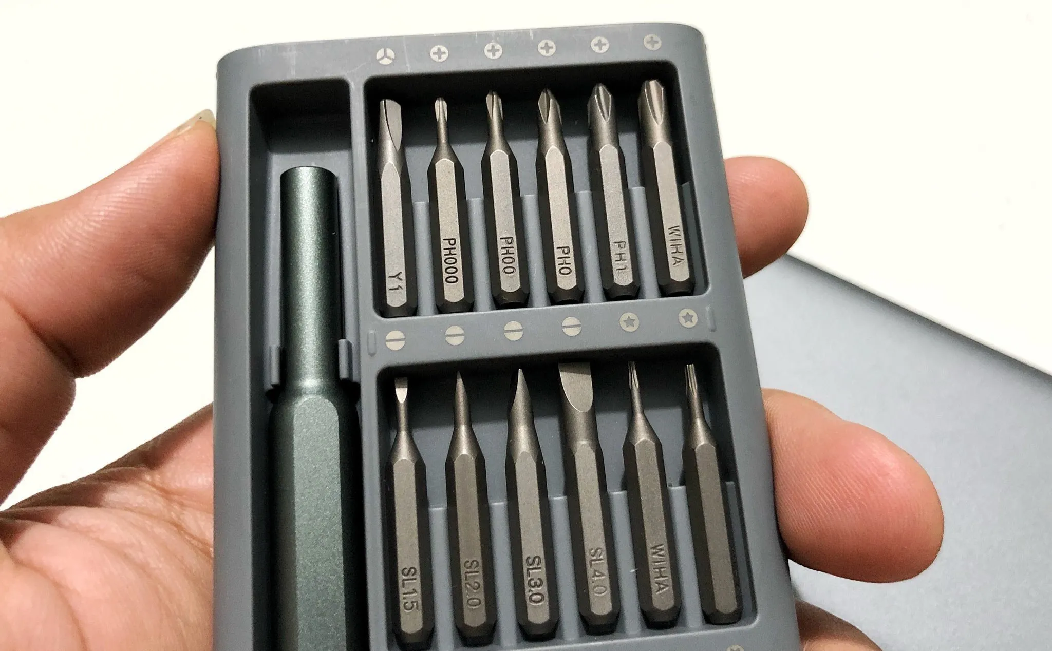 Ký hiệu đầu vít trên khay của bộ tua vít đa năng xiaomi mijia wiha