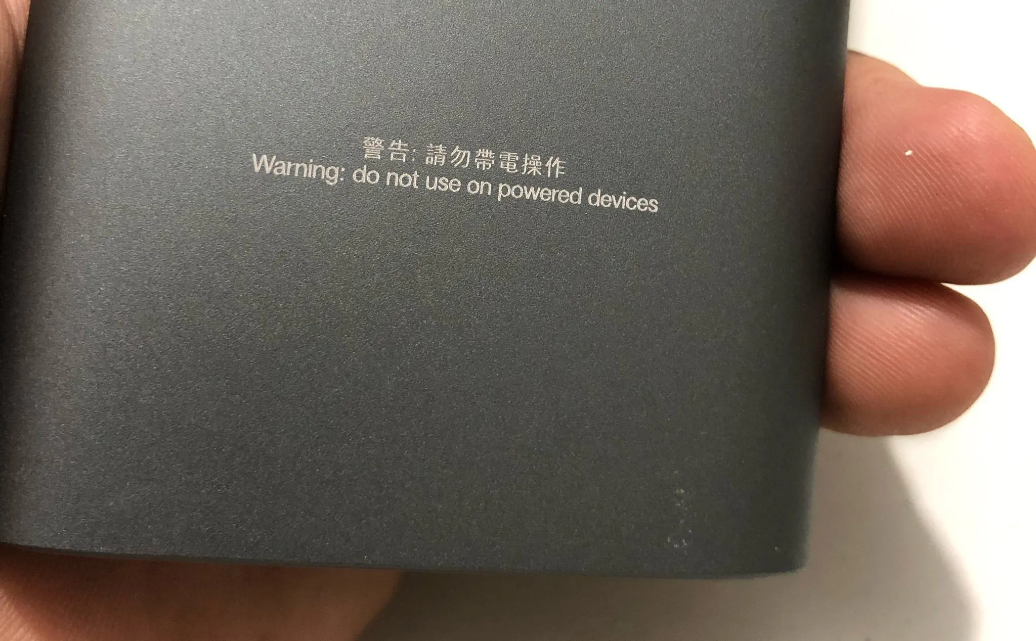 Cận cảnh mặt sau bộ tuốc nơ vít Xiaomi Mijia Wiha với thông tin cảnh báo an toàn