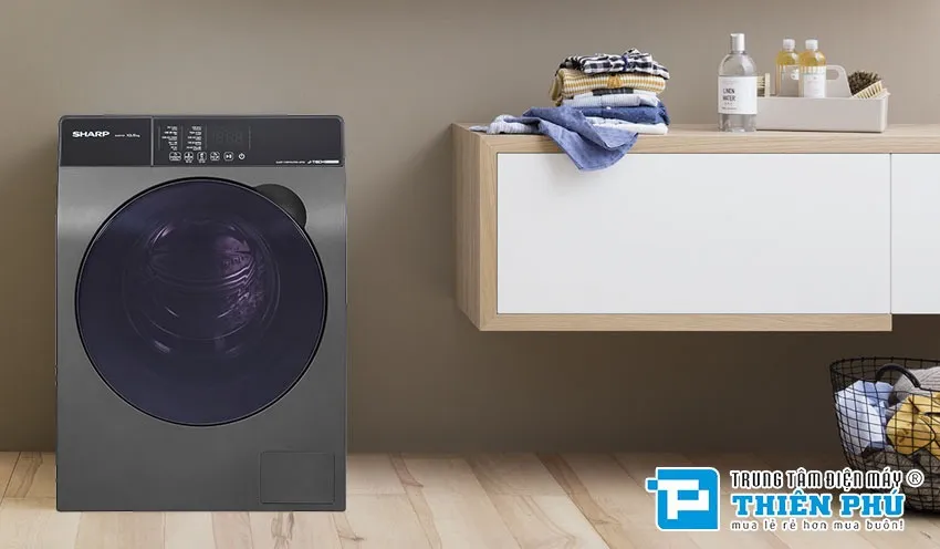 Cánh sửa máy giặt Sharp: Người dùng kiểm tra bảng điều khiển để reset máy.