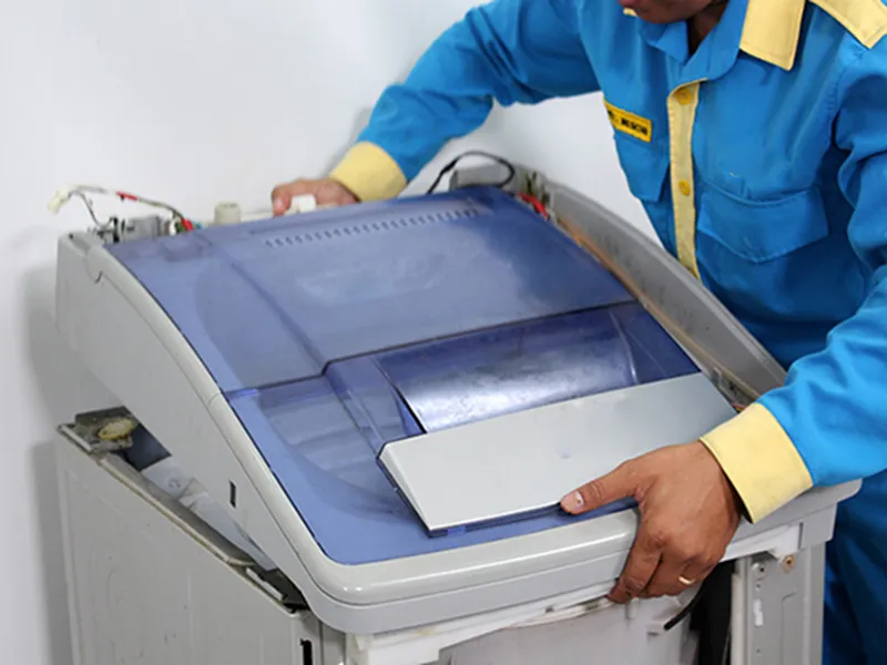 Tháo nắp che mâm máy giặt Panasonic