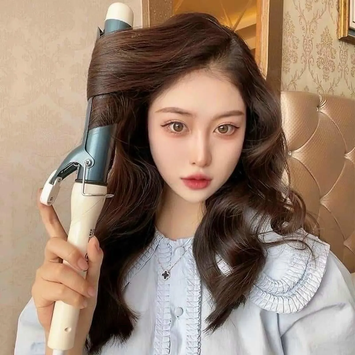 Kiểu tóc gợn sóng lãng mạn, nữ tính tạo sóng lớn và đều