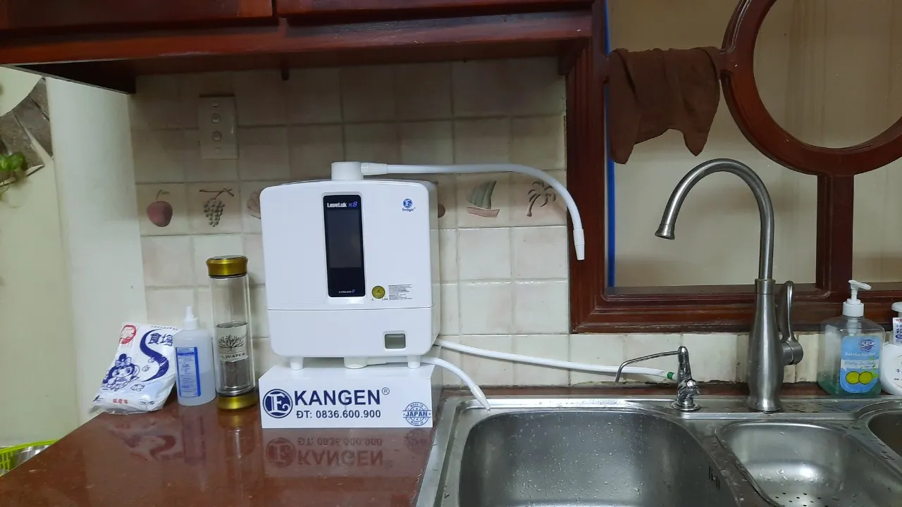 Máy Kangen K8 Leveluk cao cấp với thiết kế hiện đại và bảng điều khiển cảm ứng