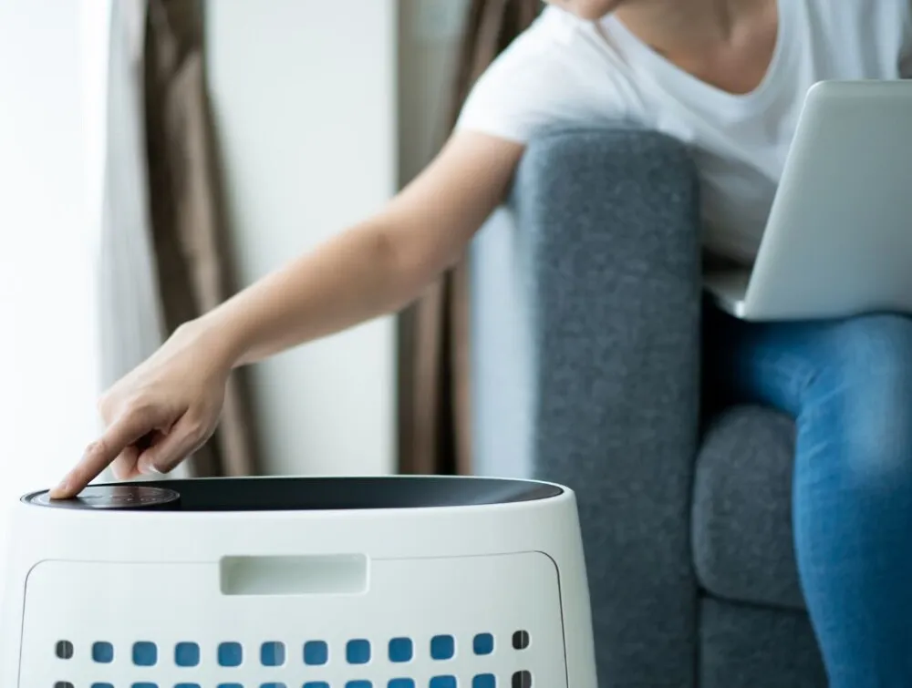 Người dùng đang cân nhắc chọn công suất lọc không khí phù hợp với không gian và mức độ ô nhiễm, nhằm tối ưu hiệu quả