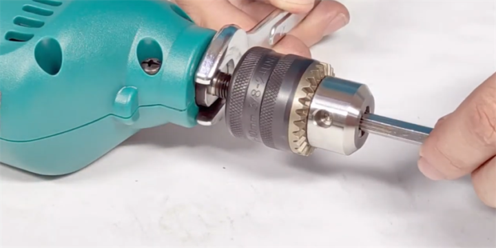 Cách Thay Đầu Máy Khoan Pin Hiệu Quả và An Toàn Tại Nhà Cách Thay Đầu Máy Khoan Pin Hiệu Quả và An Toàn Tại Nhà