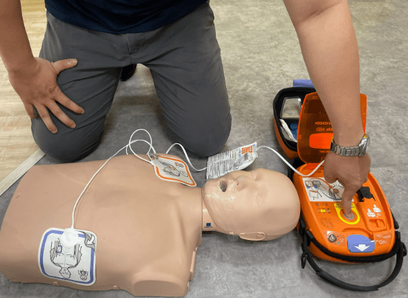 Cách Sử Dụng Máy Sốc Điện Tự Động An Toàn Và Hiệu Quả