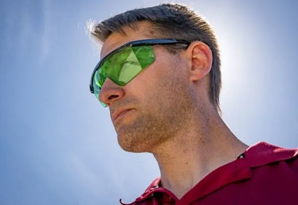 Trang bị kính laser để thu tia tốt hơn