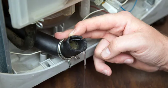 Ống xả máy giặt bị hỏng