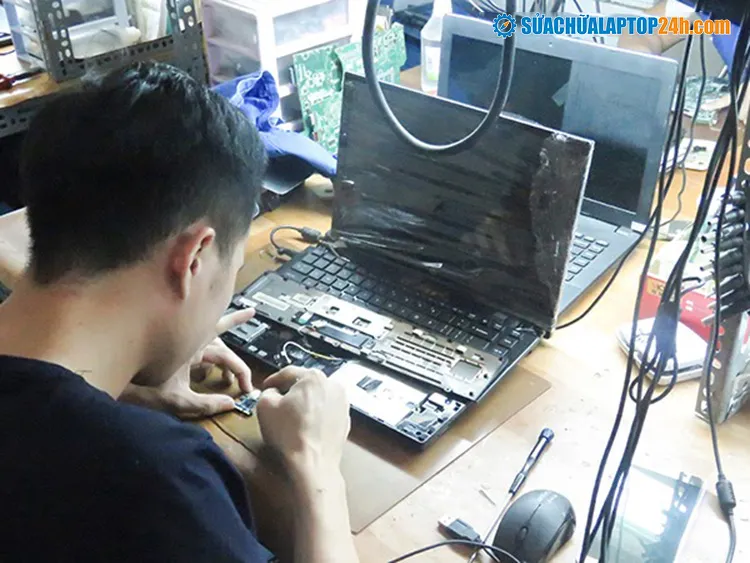 Khóa học sửa máy tính online hướng dẫn thay thế RAM