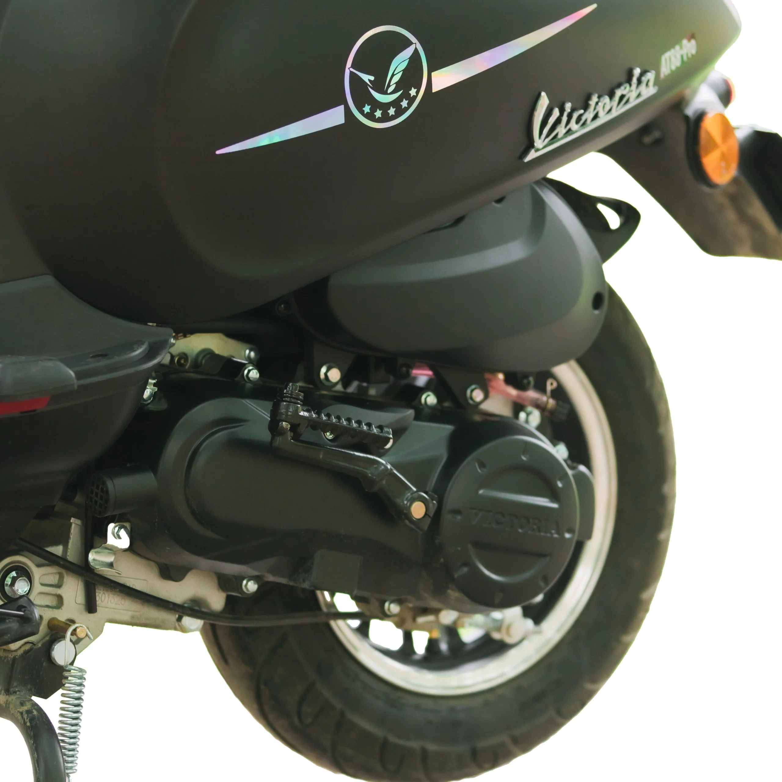 Kiểm tra lốp xe là một phần quan trọng trong cách sử dụng xe máy điện an toàn