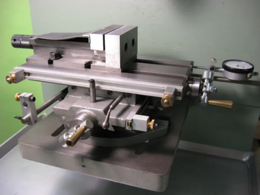 Hệ thống bàn trượt máy tiện gia công chính xác