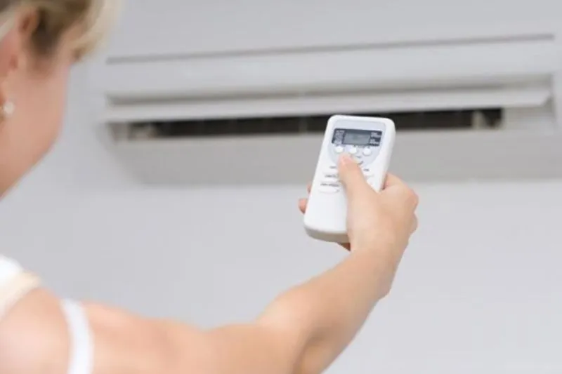 Cách Bật Tắt Máy Lạnh Hitachi Bằng Cầu Dao Riêng Biệt Giúp Bảo Vệ Thiết Bị Điện