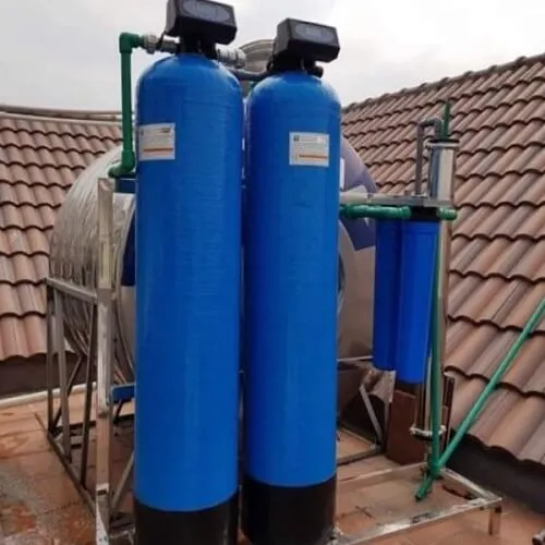 Minh họa hệ thống lọc nước 2 cột composite 1054 van tự động với các đường ống kết nối, tối ưu cho việc tự lắp đặt