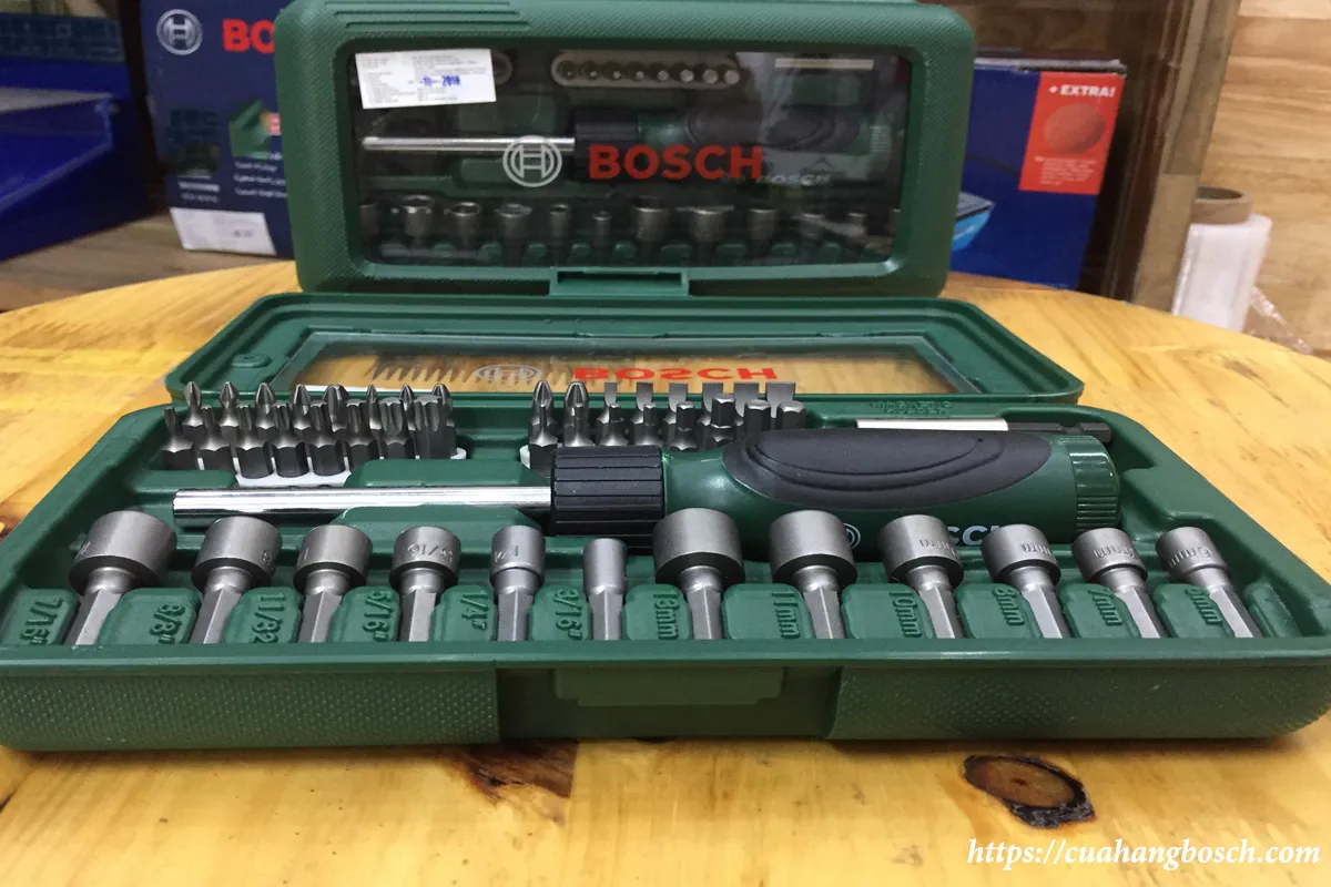 bộ vặn vít đa năng Bosch với thiết kế hộp đựng tiện lợi, dễ dàng mang theo và sắp xếp