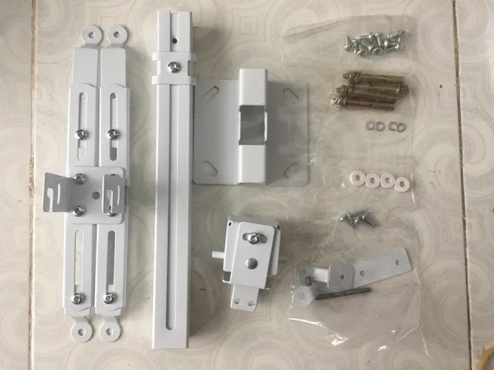 Kiểm tra các bộ phận giá treo máy chiếu trước khi lắp đặt