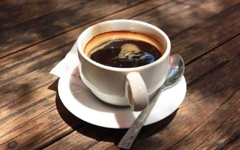 Trong số các loại cà phê pha bằng máy, Americano có vị gần giống espresso nhất vì chỉ có cafein, không có sữa như capuchino hay latte