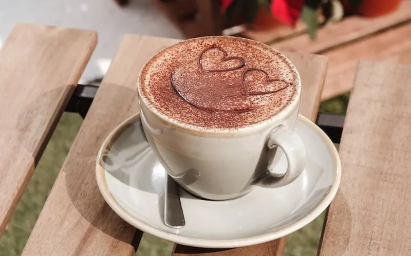 Là tín đồ của cà phê và chocolate thì nhất định phải tập tành tự pha chế Mocha ngay tại nhà